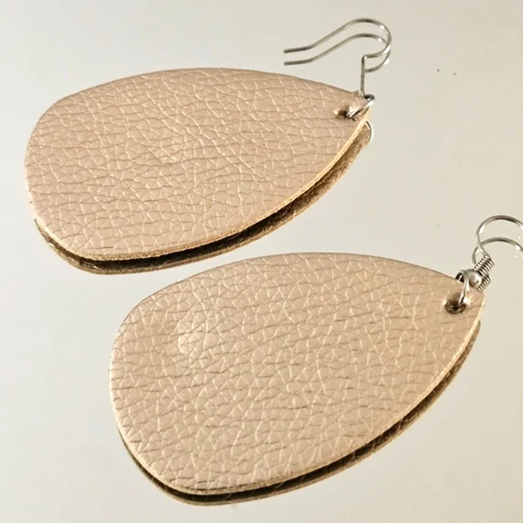 Elegant Creamy Gold Teardrop Earrings - Picture 3 of 4